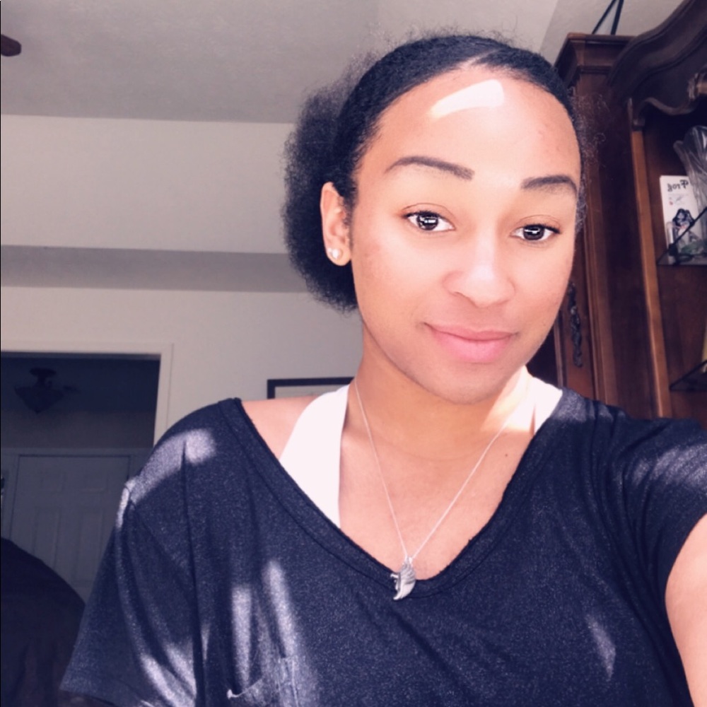 Meet your Posher, Alicia